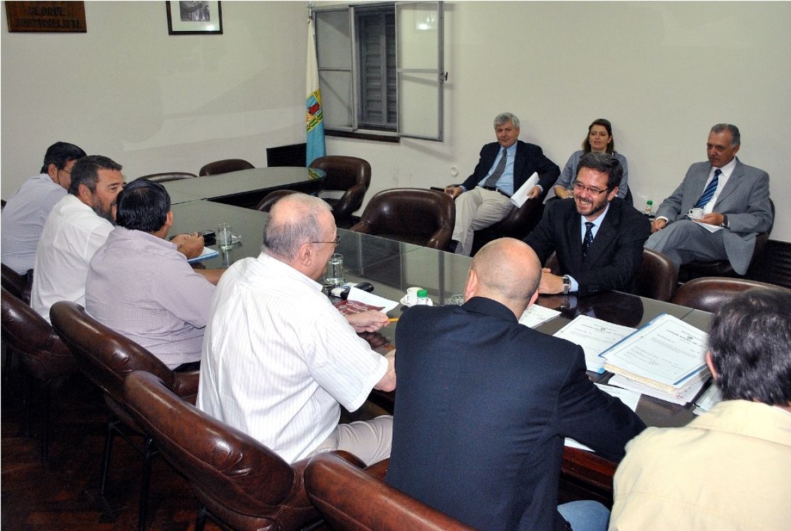 Reunión para cubrir cargo