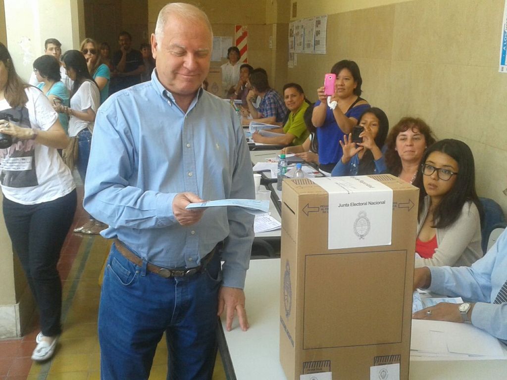 Guillermo Jenefes emitió su voto