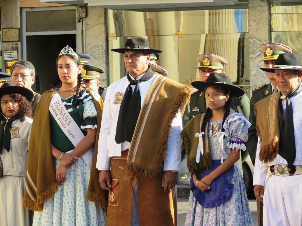 Gauchos y paisanas