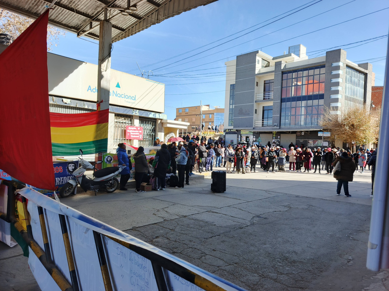 Bloqueo en el puente La Quiaca - Villazón.