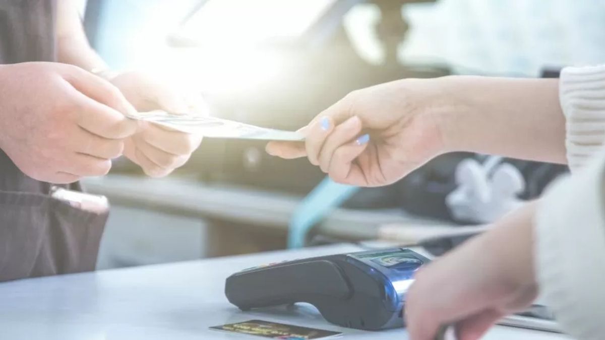amplian el limite para retirar dinero fuera de los cajeros automaticos
