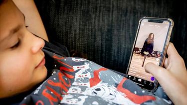 Alerta por TikTok: un mensaje puede iniciar la captación de un menor.