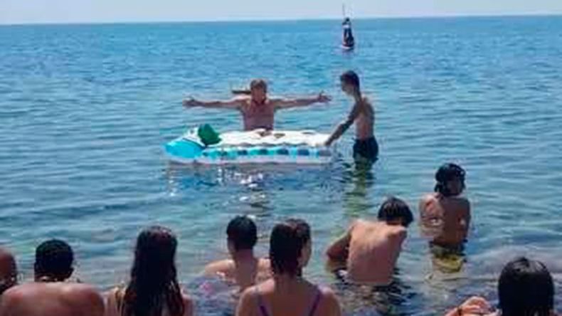 Desde la arquidiócesis de Crotone, al sur de Italia, donde fue celebrada la misa, agregaron que “es necesario mantener ese mínimo decoro y atención por los símbolos.&nbsp;