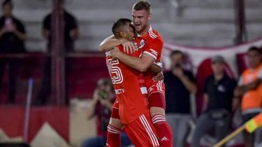 River superó a Huracán y se mantiene como líder