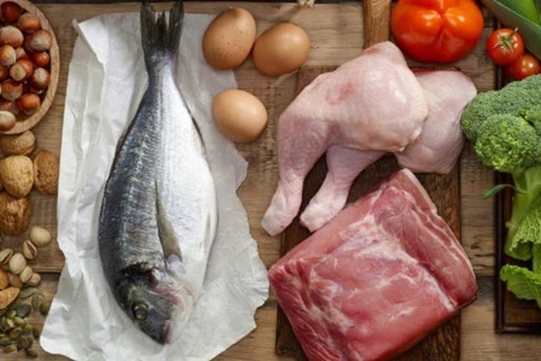 Carne de vaca: “La carne roja es la más difícil de digerir” comentaba la nutricionista a lo que agregó, “no por ello no se puede comer, aunque es preferible la carne blanca como de pollo o pescado