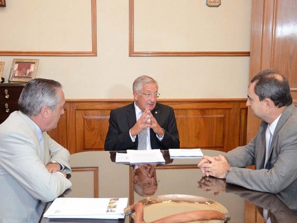 Fellner con directivos de EJESA