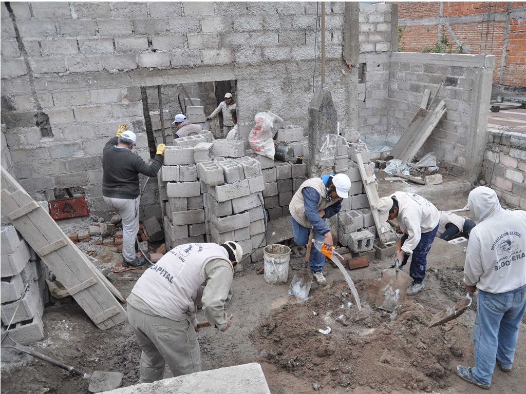 Construyen vivienda