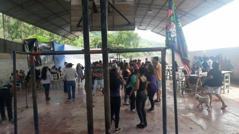 Desmantelan una fiesta clandestina con 150 personas