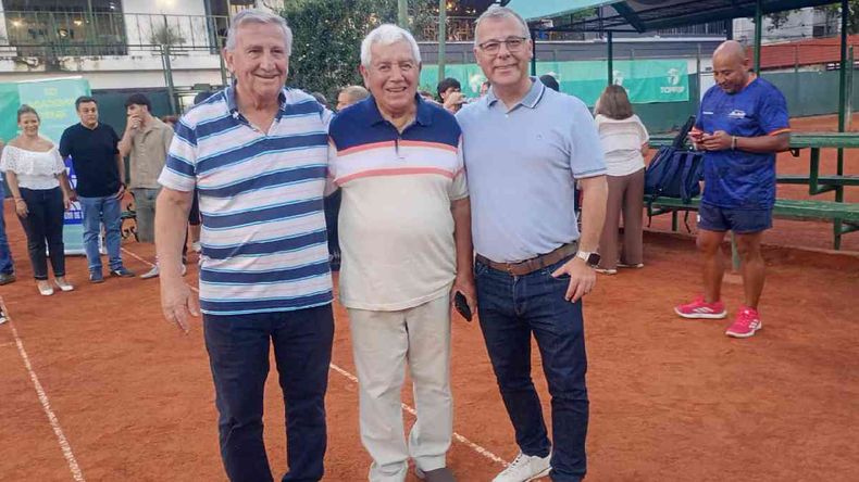 Homenaje a Hugo Salazar en el Lawn Tenis por los 50 años como socio
