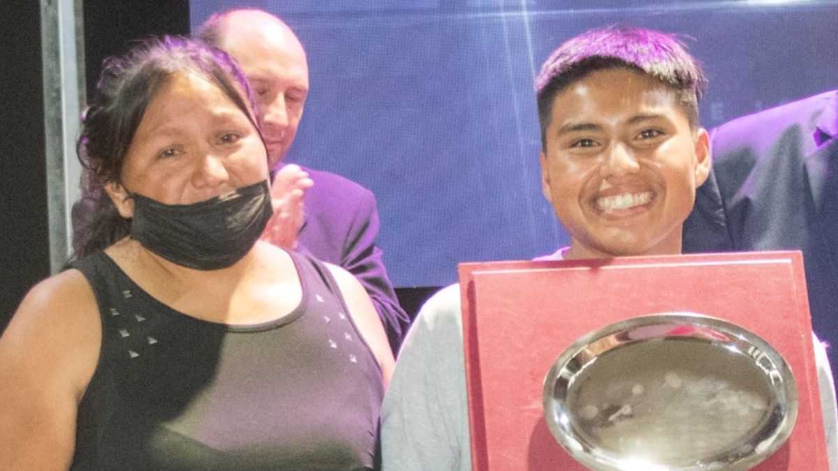 Daniel Carrizo fue elegido el deportista del año en la Fiesta del Deporte de Palpalá.