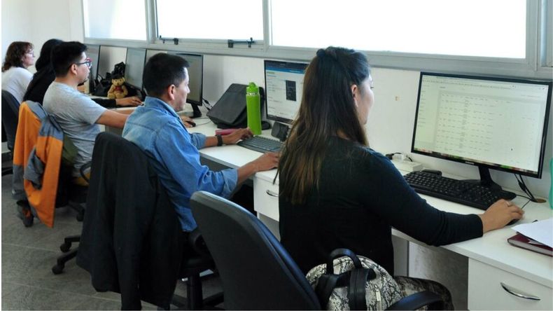 Estudiantes de nivel terciario y universitario podrán realizar el tramite online del BEGU desde el 28 de julio hasta el 20 de agosto.