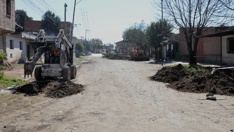 Obras de cordón cuneta y badenes en Alto Comedero
