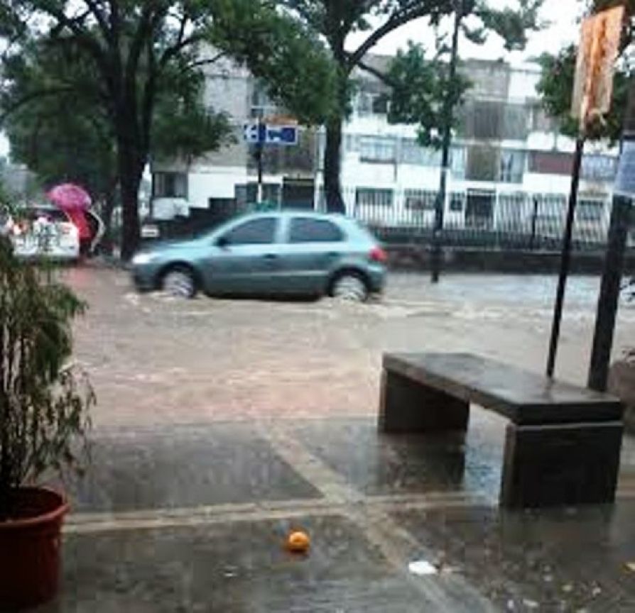 Lluvia en calle Dorrego
