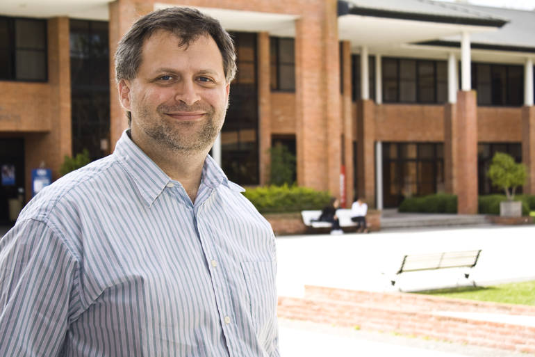 Profesor Alejandro Artopoulos de la Universidad de San Andrés; referente de Argentinos por la Educación, sobre el tema de digitalización, educación y necesidad de capacitación a los educadores en las escuelas