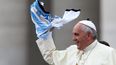 El “museo del fútbol” que el papa Francisco montó en el Vaticano.