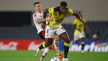 Sin muchas emociones, River Plate y Barcelona empataron 0-0