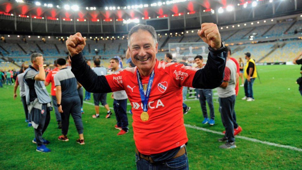 Holan se habría arrepentido y podría seguir como DT del Rojo