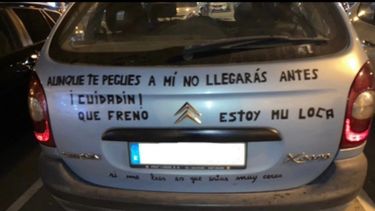 Una mujer dejó un mensaje en el baúl de su auto para el resto de los conductores y se volvió viral.