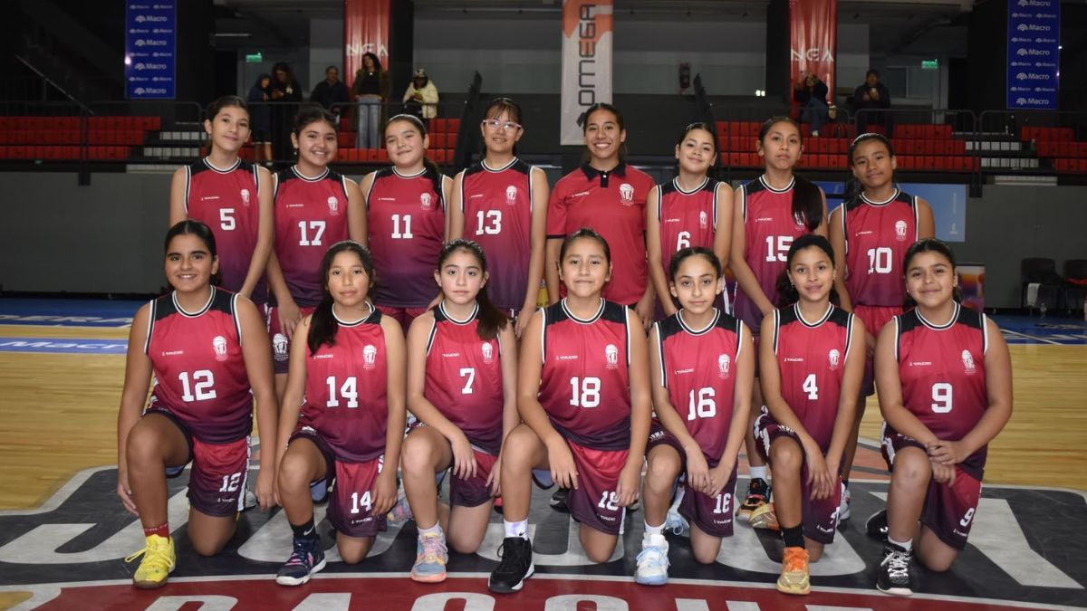 Equipo femenino de min básquet de Jujuy.
