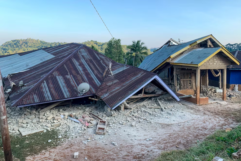 Terremoto de 7,7 en Indonesia: hay al menos 47 muertos y miles de evacuados