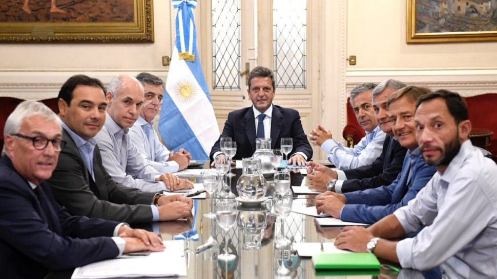 gobernadores radicales apoyaran la ley de guzman y piden ayuda con sus deudas