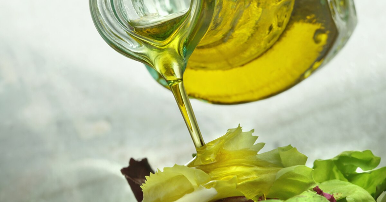 Una de las disposiciones, la N° 8201/2025, afecta al producto “Aceite de oliva extra virgen marca Valle de Beraca”, que se comercializaba con registros sanitarios inexistentes