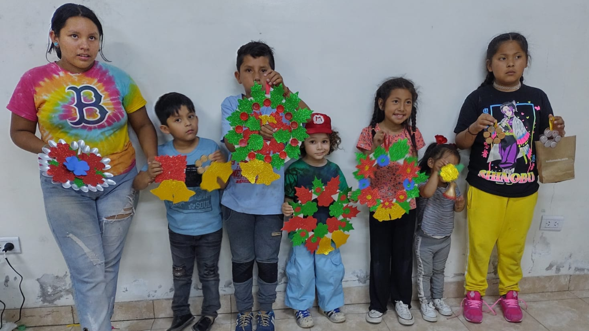 Lozano: taller de adornos navideños para niños (Foto: Municipio Ecoturístico de Yala)