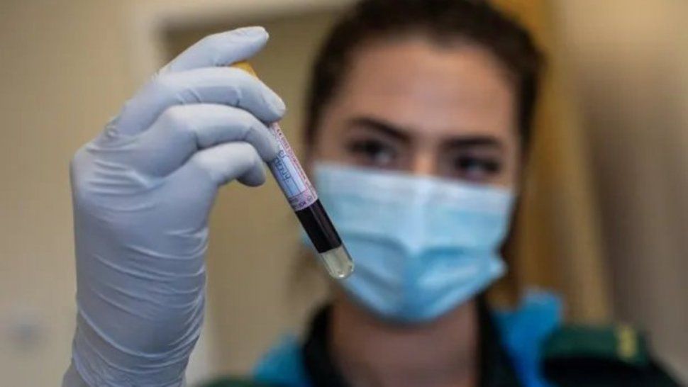 Un nuevo test de análisis de sangre da la posibilidad de detectar de manera temprana 50 tipos de cáncer.