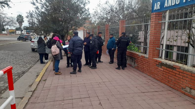 Evacuaron la escuela Martijena de Palpalá.