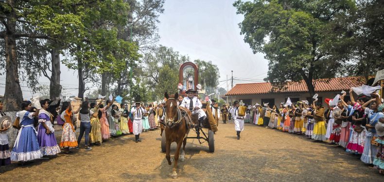 Agrupaciones gauchas visitaron a la Virgen de Río Blanco.