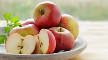 La Fundación Española de Nutrición (FEN) recoge que las manzanas son una fuente de potasio, vitamina C.