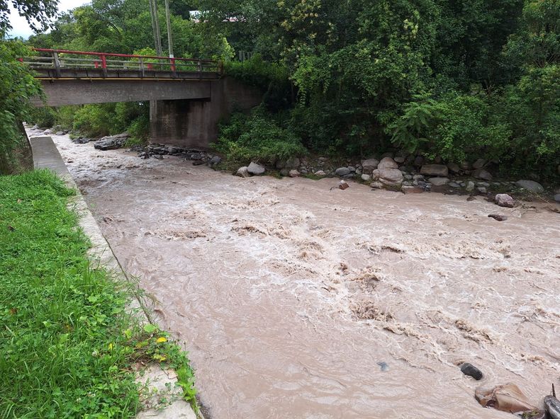 Piden no ingresar al río de Yala por la crecida.