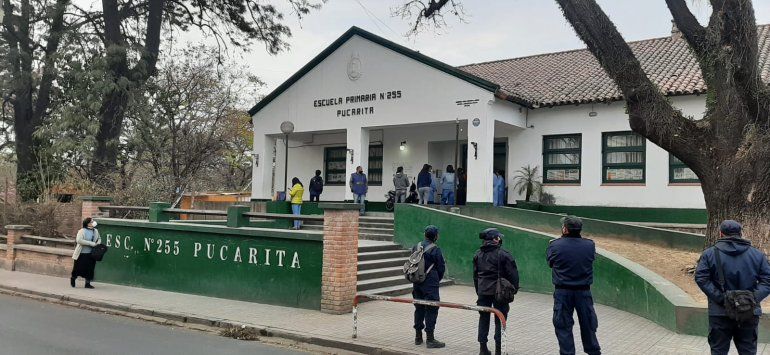 Poco movimiento en la primera hora de las elecciones 2021.