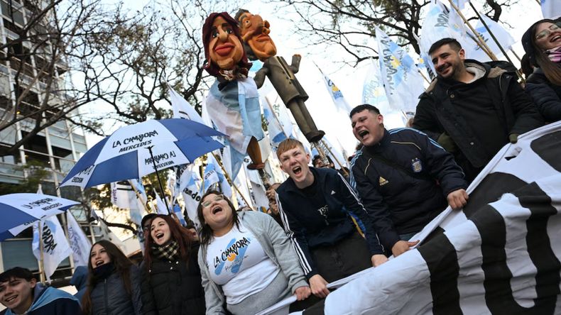 Dirigentes llegan a Plaza de Mayo visibility Dirigentes llegan a Plaza de Mayo visibility