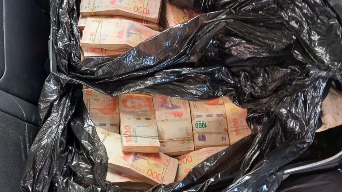 Salió de Jujuy con una valija con millones y lo detuvieron en La Rioja