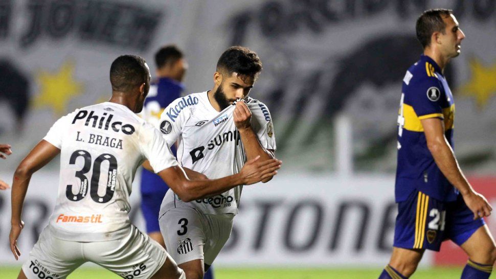 Boca pierde contra Santos y peligra su pase a octavos