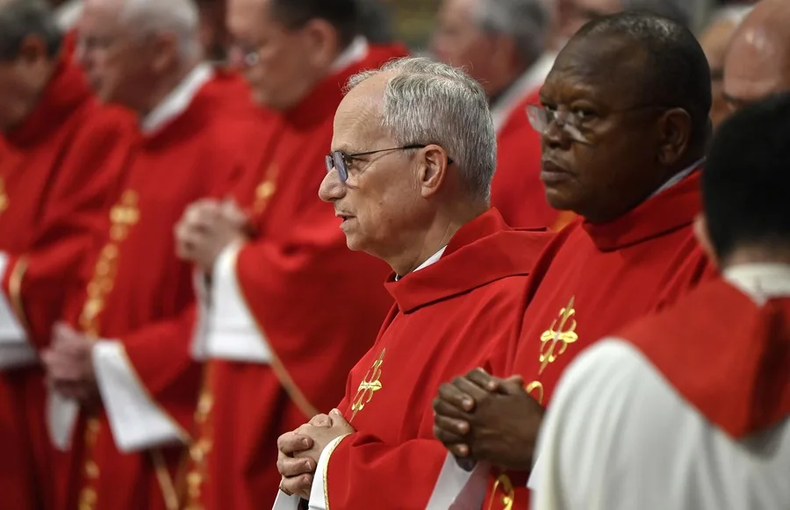 ¡Habemus Papam! se escuchó desde la Plaza de San Pedro para luego anunciar que Robert Prevost había sido elegido como el nuevo Papa de la Iglesia Católica. El nuevo Sumo Pontífice nació en Estados Unidos, pero tiene un fuerte vínculo con el Perú