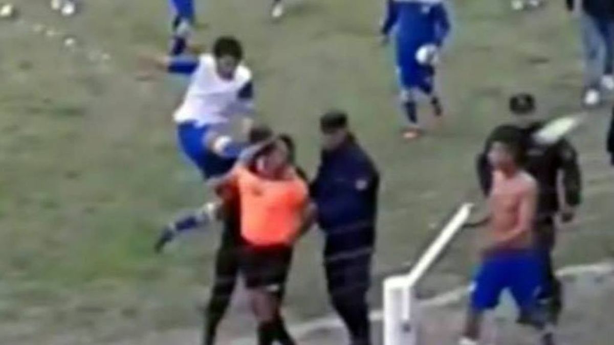 Más Violencia En El Fútbol Jugadores Golpearon A Un árbitro En Salta