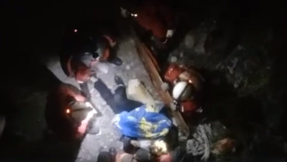 alto comedero: tiraron de un puente a una mujer por resistirse a una violacion