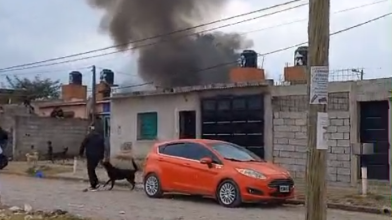 Se incendió una casa en Alto Comedero y perros murieron calcinados