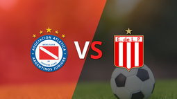 Tomás Molina impulsó la victoria de Argentinos Juniors frente a Estudiantes con dos goles