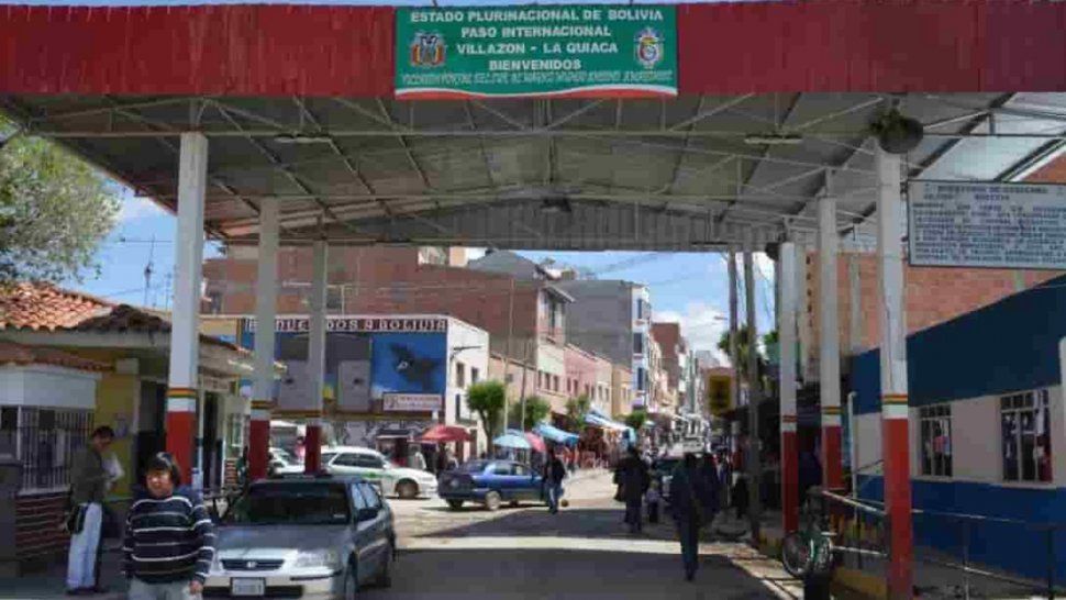 bloquean el paso internacional en bolivia