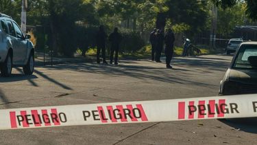 Encuentran un hombre con un disparo en la cabeza frente a un cajero automático.