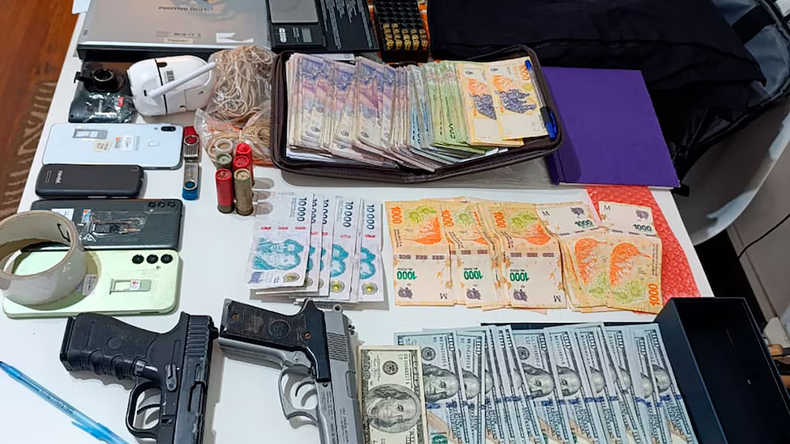Rosario: 10 policías detenidos por allanamientos ilegales y otros delitos