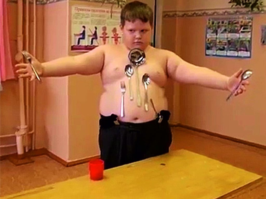 ¿Niño con poderes de magnetismo?