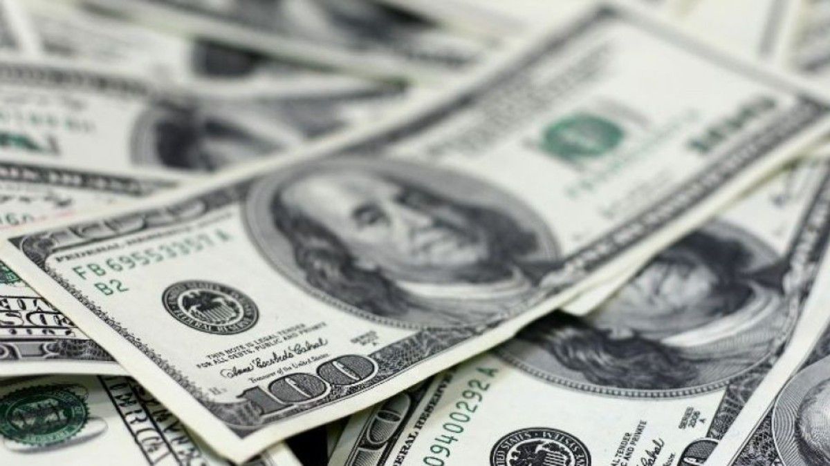 El dólar blue subió a $209 y marcó un nuevo récord.&nbsp;
