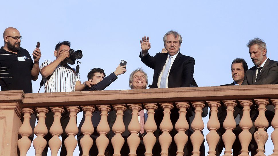 Alberto Fernández y su primer día: No sé si Macri trabajaba acá, porque el aire no funciona
