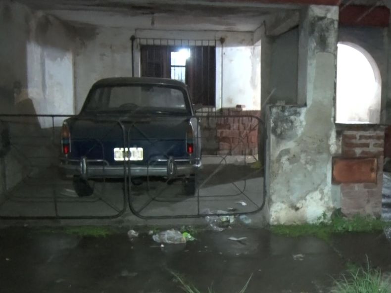 Graciela, la mujer que vivía con sus perros en avenida Párroco Marshke, tenia su auto desde principio de los 90