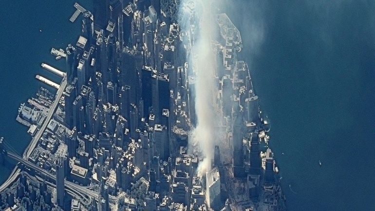 Imagen satelital del World Trade Center en la ciudad de Nueva York el 12 de septiembre de 2001. /Foto Maxar Technologies / REUTERS