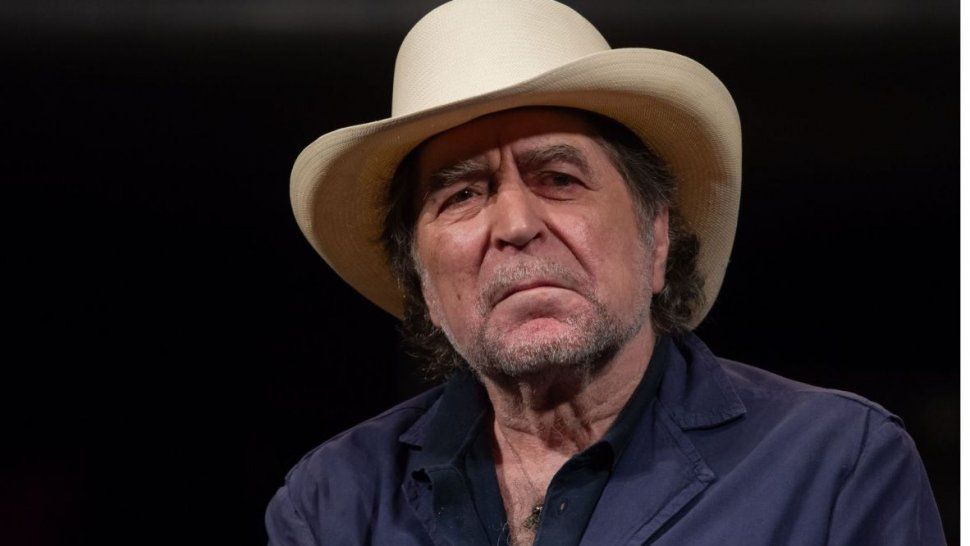 Operan de urgencia a Joaquín Sabina por un derrame cerebral